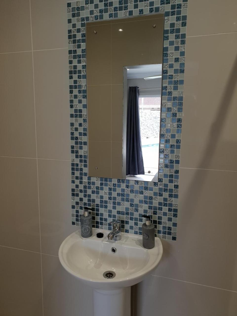 Reef View Bnb Ист-Лондон Экстерьер фото