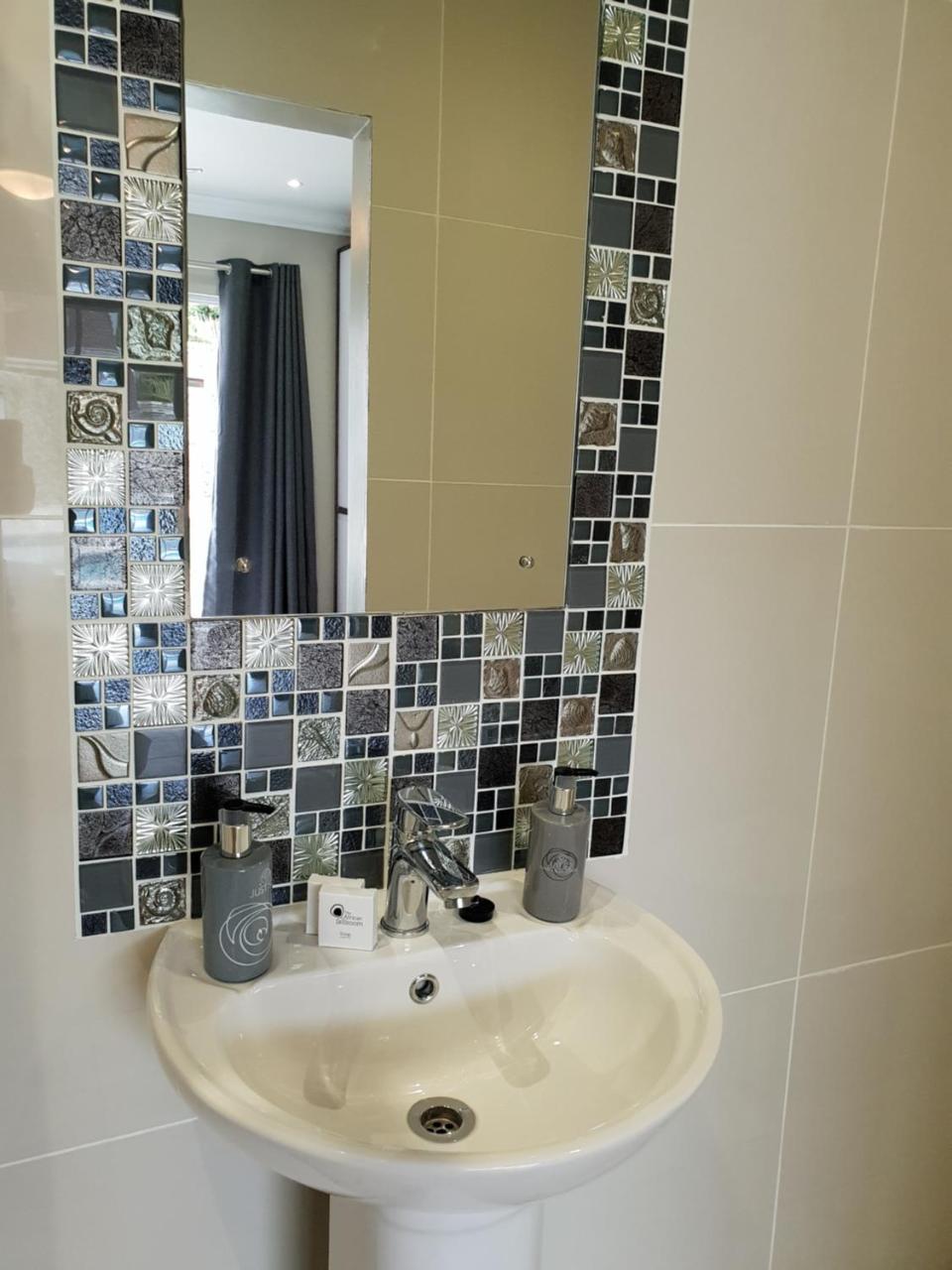Reef View Bnb Ист-Лондон Экстерьер фото